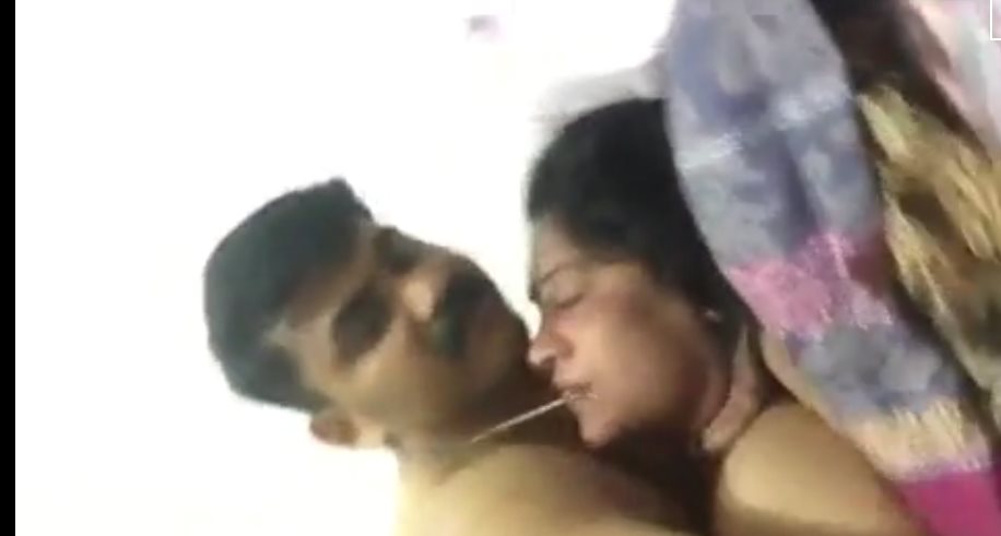 Marana Kuthu Sex Video Download - à®¨à®£à¯à®ªà®©à®¿à®©à¯ à®®à®©à¯ˆà®µà®¿à®¯à¯ˆ à®¤à®¾à®±à¯ à®®à®¾à®±à¯ à®†à®• à®’à®•à¯à®•à¯à®®à¯ à®šà¯†à®•à¯à®¸à¯
